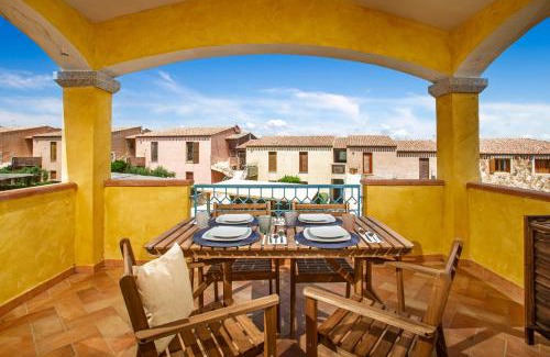 Porto Pozzo Apartment | LEONE FLAT VII & Private Terrace with SEA VIEW