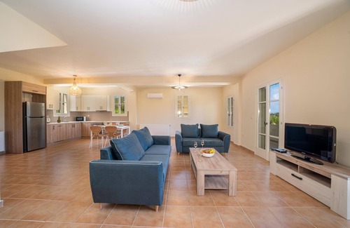 Matsoukata Villa | Leonie - Two Bedroom Villa, Sleeps 4