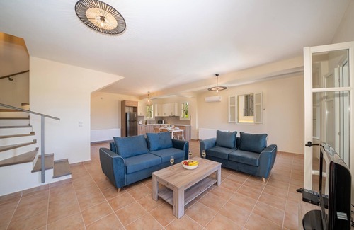 Matsoukata Villa | Leonie - Two Bedroom Villa, Sleeps 4