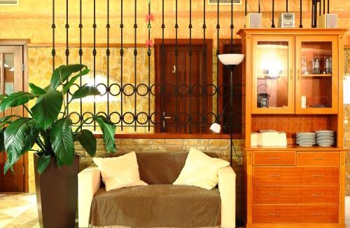 Tihany House | Lepke Apartmanház és Étterem