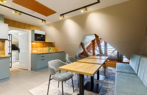 Tihany House | Lepke Apartmanház és Étterem