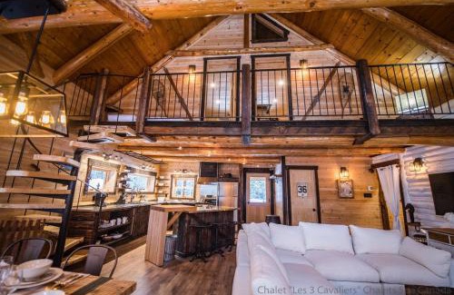 La Malbaie Ski Chalet | Les 3 Cavaliers - Les Chalets Spa Canada