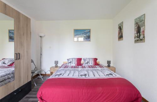 Saint-Leger-les-Melezes Apartment | Les Arolles - Appartement vue sur la montagne