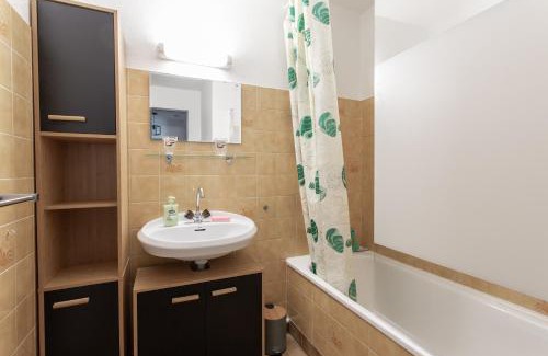 Saint-Leger-les-Melezes Apartment | Les Arolles - Appartement vue sur la montagne