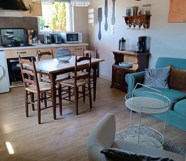 St-Michel-de-Double House | Les biches