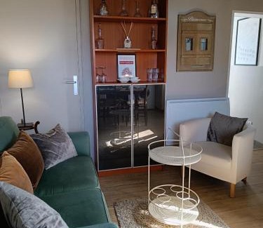St-Michel-de-Double House | Les biches