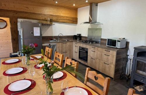 Laviron House | Les Bouloies I Gîtes familiaux I Vue dépaysante I Barbecue extérieur I Rénovation récente