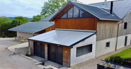Laviron House | Les Bouloies I Gîtes familiaux I Vue dépaysante I Barbecue extérieur I Rénovation récente
