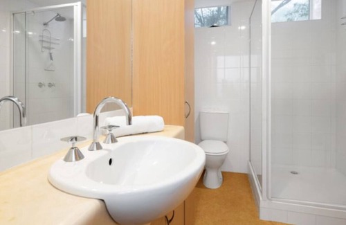 Falls Creek Apartment | Les Chalet 21 - Modern Convenient Apartment. All Youll Need & More