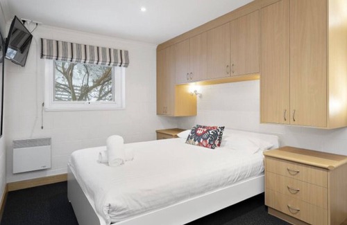 Falls Creek Apartment | Les Chalet 21 - Modern Convenient Apartment. All Youll Need & More