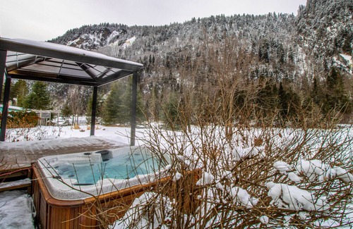 Saint-Raymond Ski Chalet | Les Chalets Tourisma