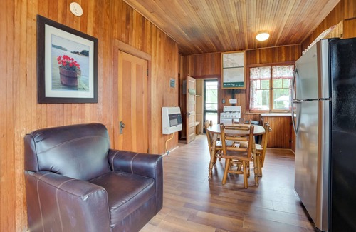 Cedarville Cabin | Les Cheneazu Island Hideaway 5 w/Community Perks!