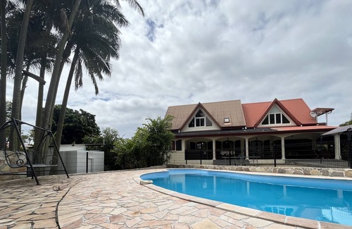 Saint-Benoit Apartment | Les Cyprès chambre d'hôtes la Villa Lyse