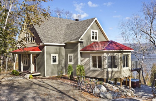 Baie-St-Paul House | Les Echos du Fleuve, on the shores of the St-Lawrence, ski Le Massif, EV Charger