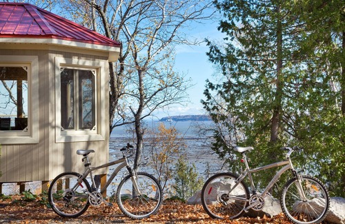 Baie-St-Paul House | Les Echos du Fleuve, on the shores of the St-Lawrence, ski Le Massif, EV Charger
