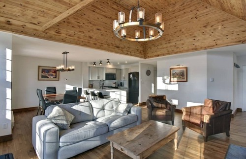 Mont-Tremblant Pedestrian Village House | Les Falaises: Mont Tremblant Luxury Ski Retreat
