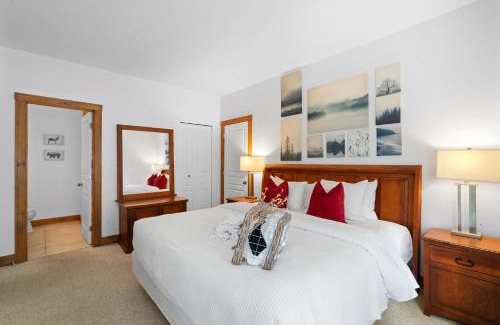 Mont-Tremblant House | Les Falaises Tremblant - Ski Inout Condo W2bdrs