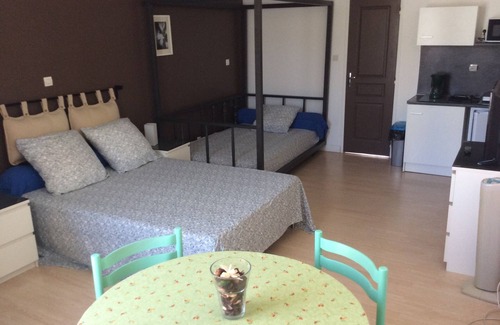 Laroque House | Les Fleurs Bleues