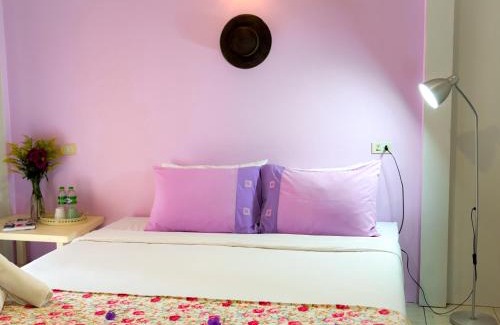 Khuekkhak Bed & Breakfast | Les Fleurs House