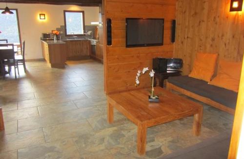 Camparan House | Les GITES DE CAMPARAN - gîte "la BERGERIE AVEC SPA"