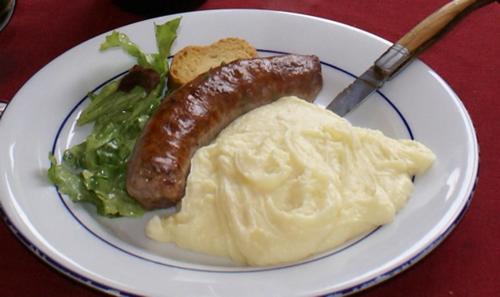 Castelnau-de-Mandailles Bed & Breakfast | Les Hôtes du Lac, Chambres et tables d'hôtes