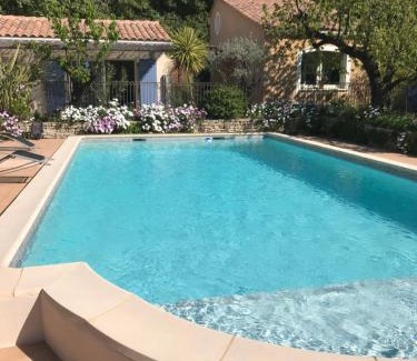 Eyragues House | Les Hauts d'Eyragues gîte Aigue Marine Meublé classé 4 étoiles
