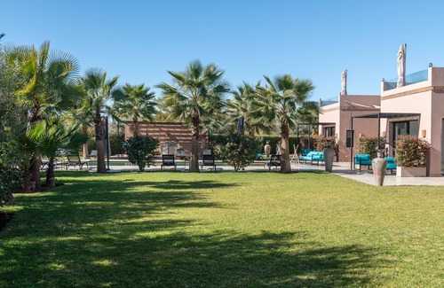 Oulad Hassoune Villa | LES IRIS villa with private heated pool, SPA & Tennis court (5 rooms/10 pax)