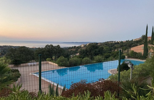 Allos Apartment | Les Issambres Mazet 3 Pers Mezzanine Balcon vue mer Terrasse Domaine Standing