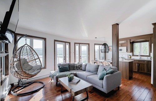 Baie-St-Paul House | Les Marées - exceptional view, spa, ski, hike
