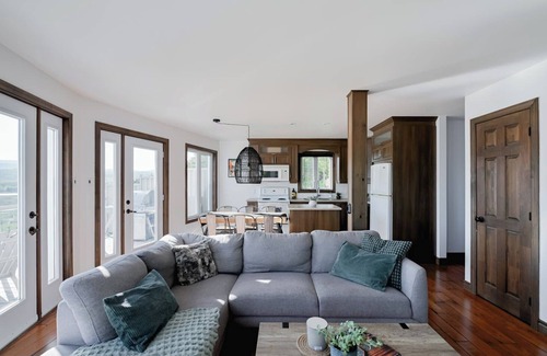 Baie-St-Paul House | Les Marées - exceptional view, spa, ski, hike