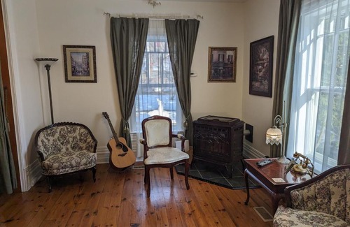 Waterloo House | Les Matins de Victoria