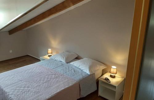 Les Anses-d'Arlets Hotel | Les Monts Arlésien