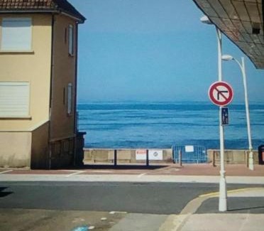 Fort-Mahon-Plage Apartment | Les Obiones, vue latérale mer, Fort Mahon Plage, magnifique studio cabine 4p, avec balcon , parking privé gratuit, wifi, classé 2 étoiles, exposition plein sud en Baie de Somme