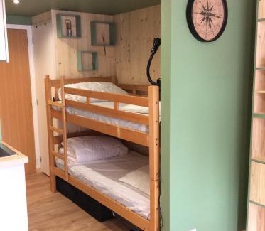 Fort-Mahon-Plage Apartment | Les Obiones, vue latérale mer, Fort Mahon Plage, magnifique studio cabine 4p, avec balcon , parking privé gratuit, wifi, classé 2 étoiles, exposition plein sud en Baie de Somme