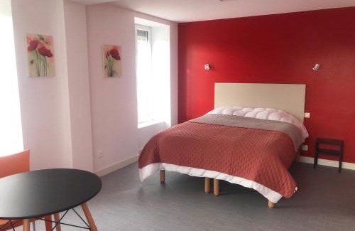 Saint-Laurent-sur-Sevre Bed & Breakfast | Les Papoulis