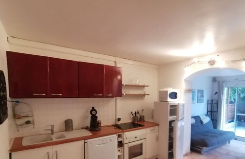 La Couronne Apartment | Les pieds dans l'eau - beach and relaxation in Martigues, just 2 minutes from Marseille".