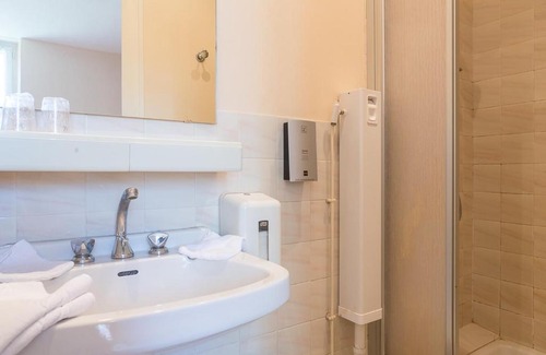Etauliers Hotel | LES PLATANES
