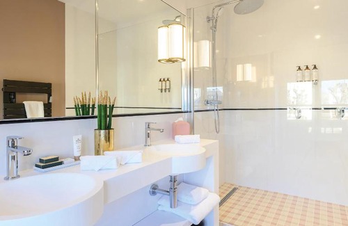 Epernay Bed & Breakfast | Les Suites BB, Champagne Besserat de Bellefon