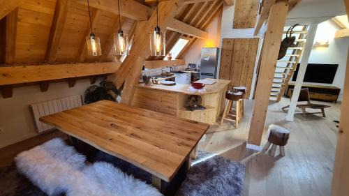 Monetier-les-Bains Apartment | Les Suites du Monetier, alliant le charme et l'authenticité d'un chalet de prestige au cœur du village