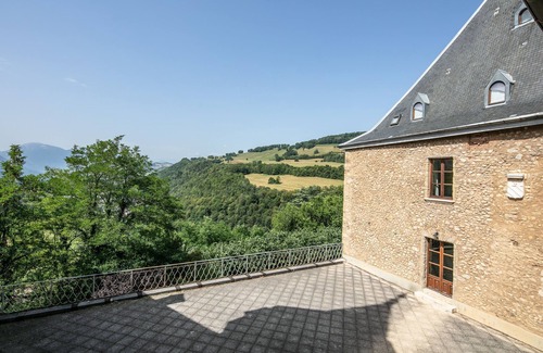 Uriage-les-Bains Apartment | Les Tourelles - Duplex au Château d'Uriage