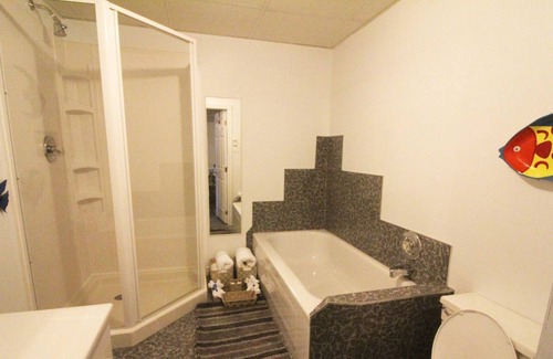 Notre-Dame-des-Monts Apartment | Les Trois Mentors : Ghandi, Mandela, Luther King