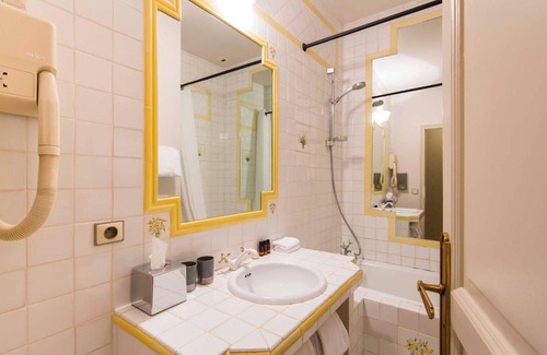 Condom Hotel | Les Trois Lys