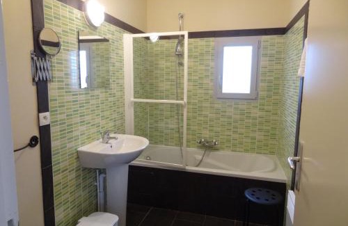 Saint-Pierre-d'Irube Villa | Les Villas d'Harri-Xuria