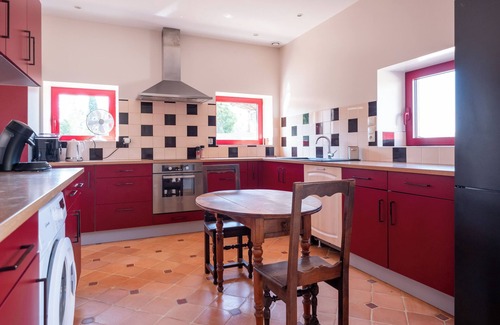 Montceaux-l'Etoile House | Les volets rouges, house in southern Burgundy overlooking the Arconce valley
