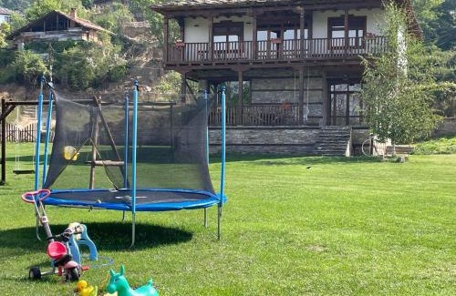 Leshten Ski Chalet | Leshten Guest Homes