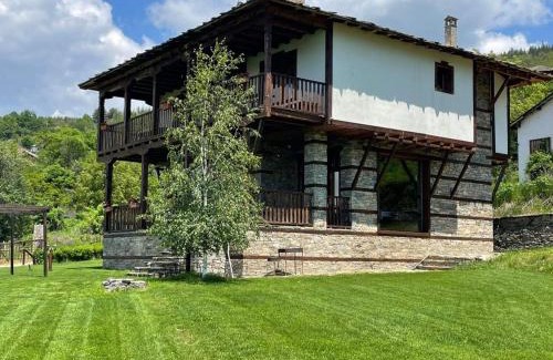 Leshten Ski Chalet | Leshten Guest Homes