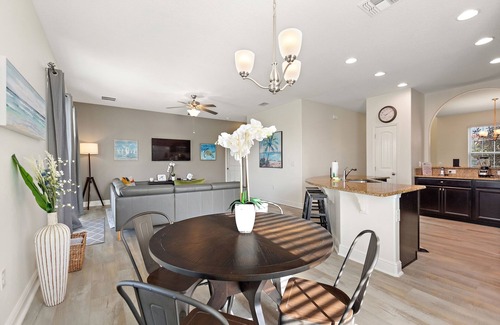 Davenport Villa | Leslies Retreat At Solterra Resort 6 Bedroom Home