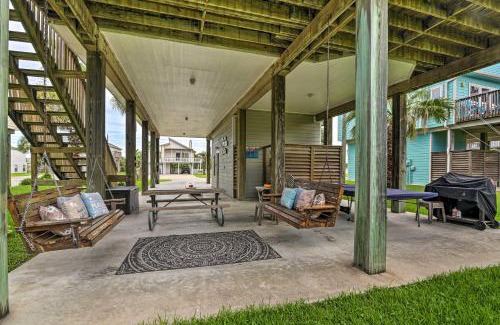 Pirates Beach House | Less Than 1 Mi to Beach Salty Dog House in Galveston!