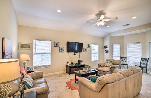 Pirates Beach House | Less Than 1 Mi to Beach Salty Dog House in Galveston!