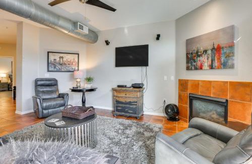 Camelback East Apartment | Less Than 1 Mi to Biltmore Fashion Park Condo with Pool!